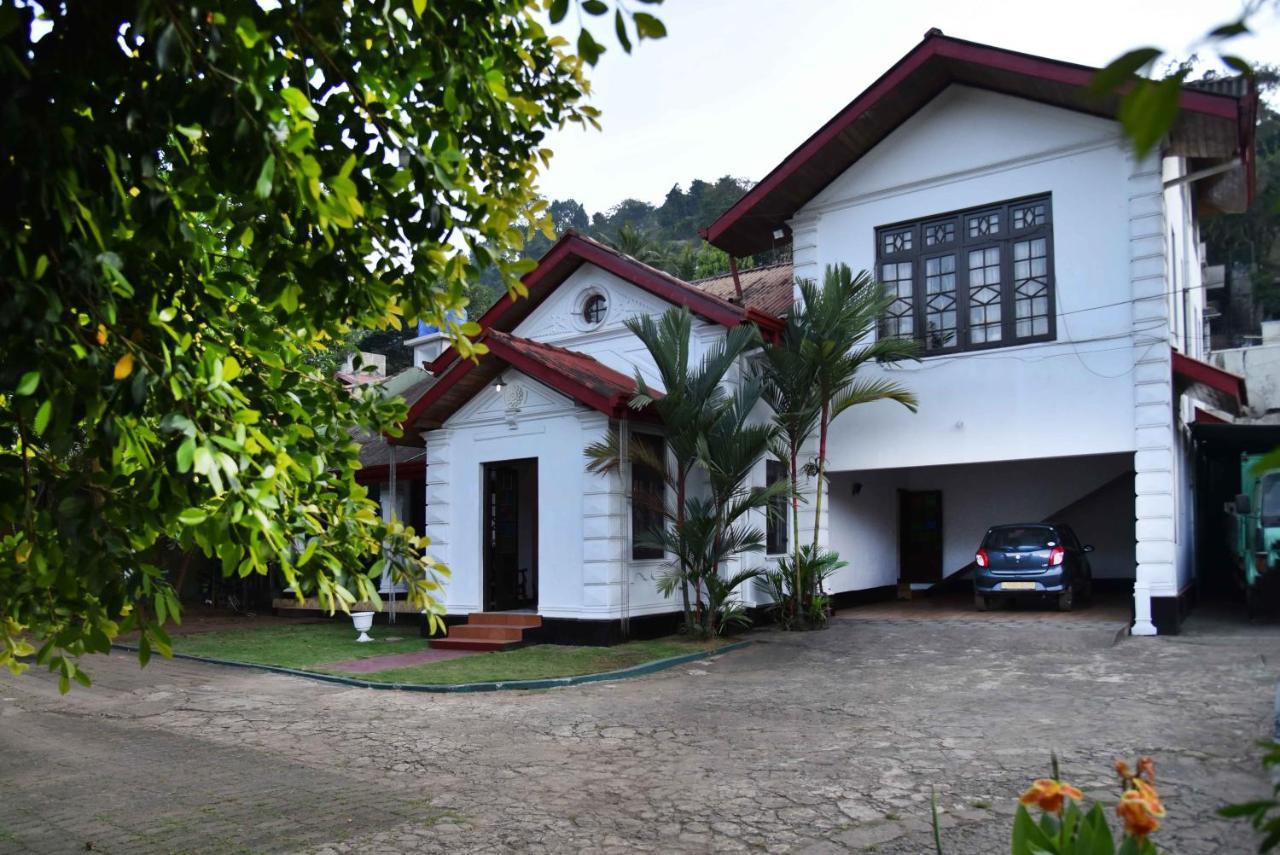 Antique Tourists Lodge Kandy Exterior photo